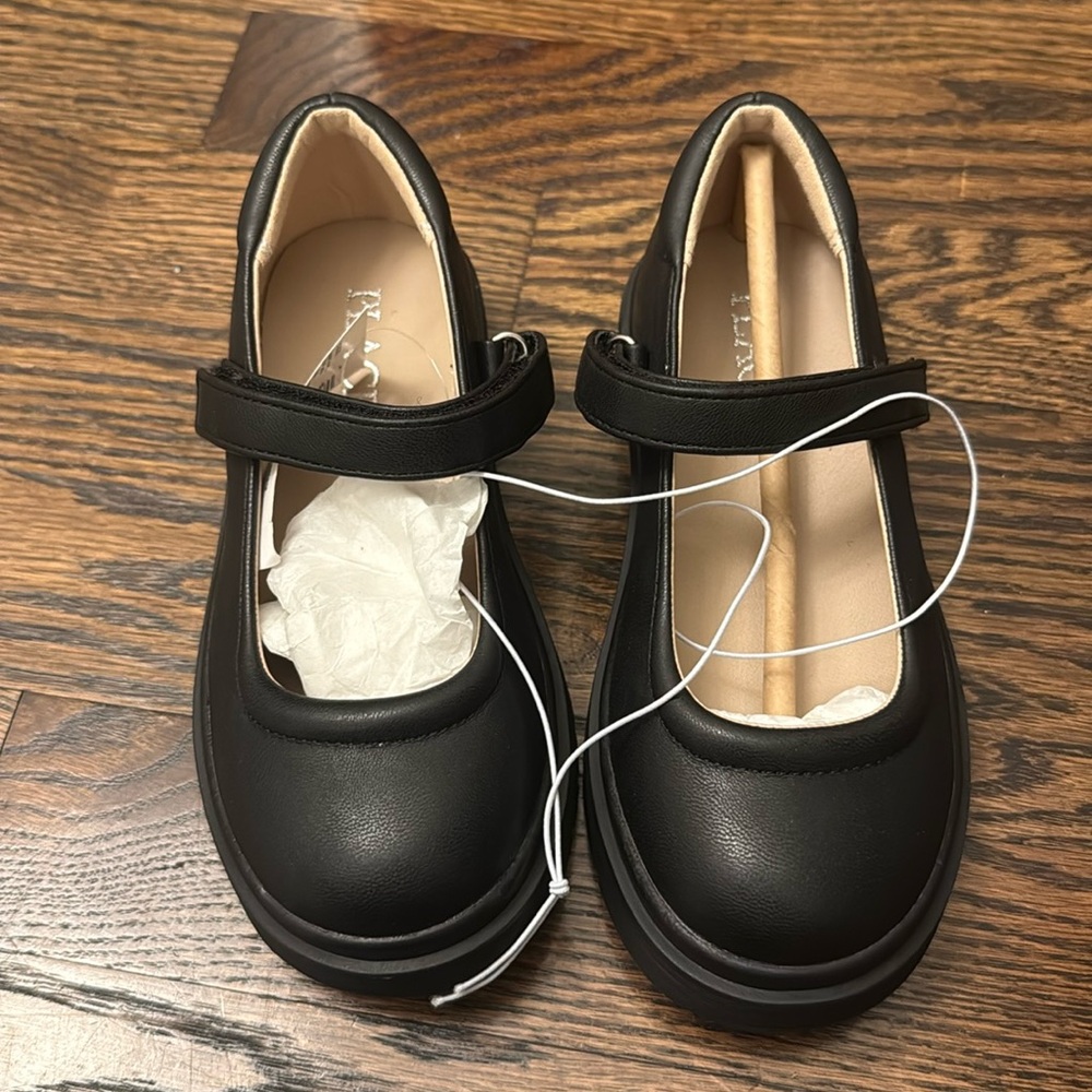 NWT Children’s Place Black Mary Jane Shoes. Girls Size 11